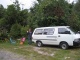 En chemin, on change de conducteur. Emi aussi doit se faire la m…