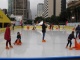Le centre de l'évènement: une patinoire recouverte…