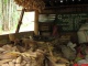 La cabane où la famille vit, produit et vend le liquide a…